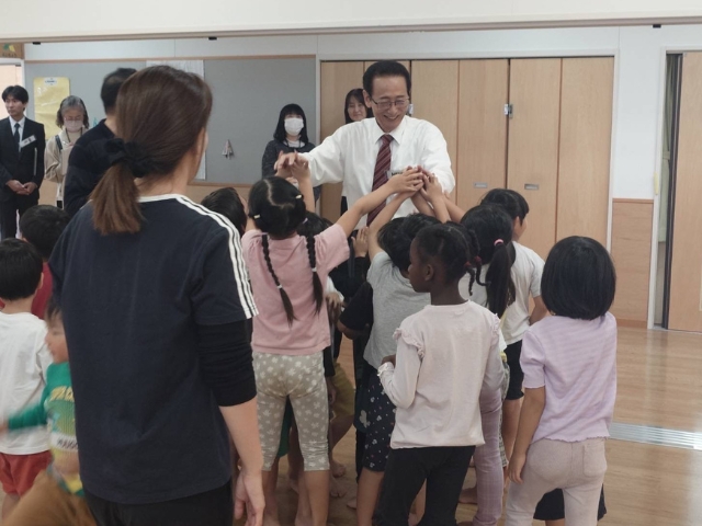 保育所で楽しく英語体験